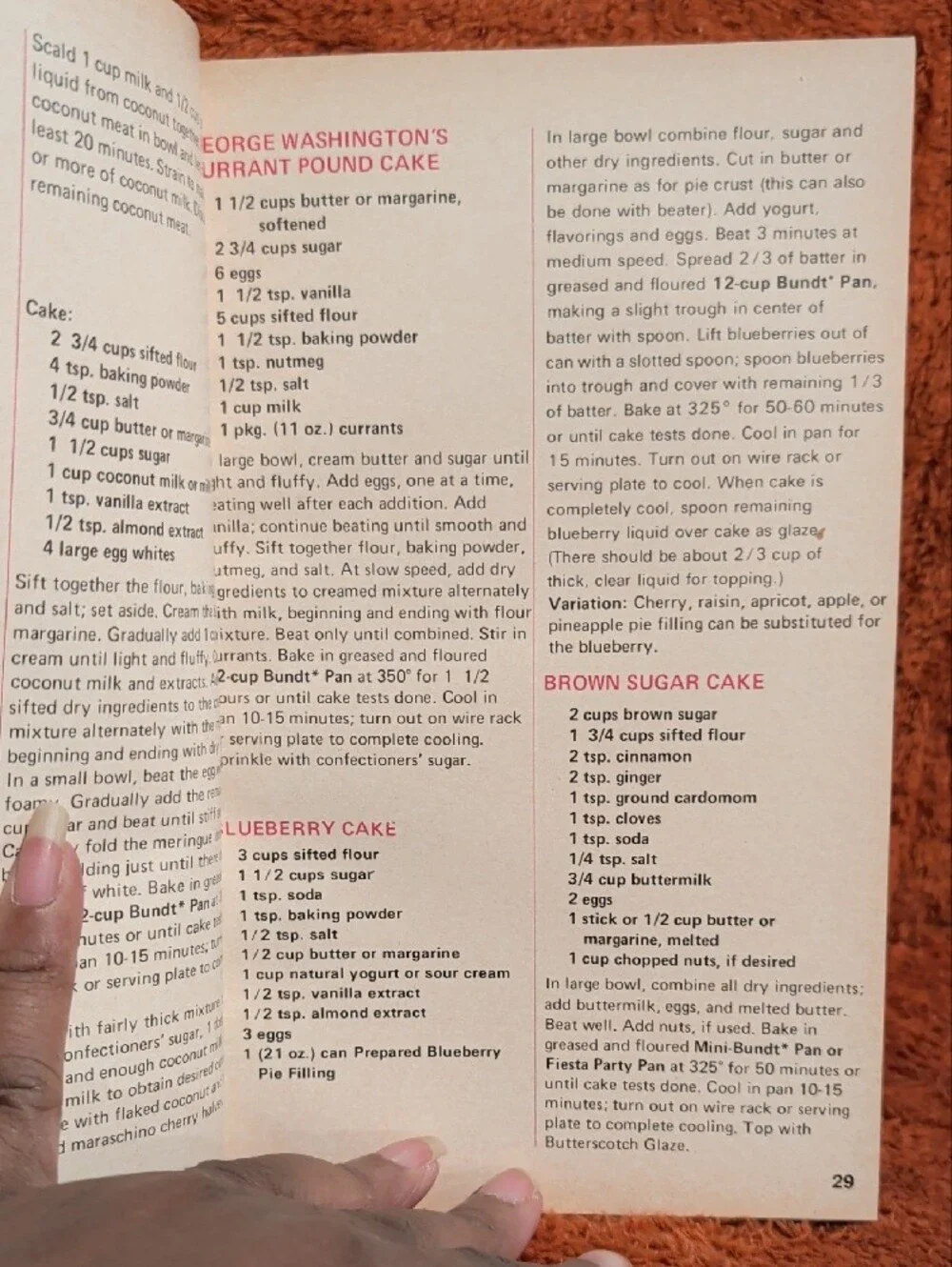 Over 300 Delicious Ways To Use Your Bundt Pans ( Paperback )